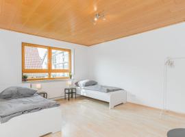 G02 große Wohnung - ideal für Teams und Monteure - Self Check-In, hotel Gäufeldenben