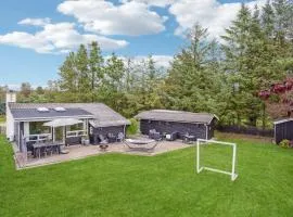 2 Bedroom Stunning Home In Hals