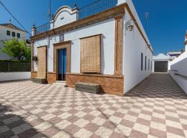 Nice Home In Sevilla With 4 Bedrooms And Outdoor Swimming Pool, hotel with parking in Ginés