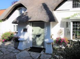 Smugglers Cottage, hotel with parking in Barton on Sea