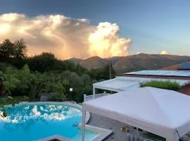 La casa nel verde con piscina