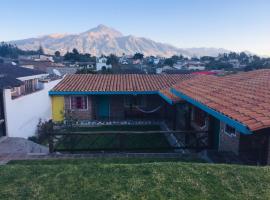 Casa Victoria, habitaciones y zona de camping, B&B di Otavalo