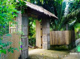 SHARK ECOHOME BẾN TRE, cottage ở Ấp Phong Phú