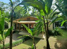 Casa Lucas, hotel v mestu Cahuita