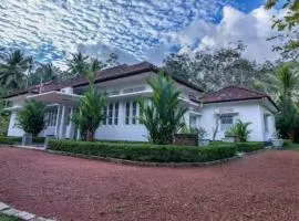 Village Headman's Five Bedrooms Entire Bungalow