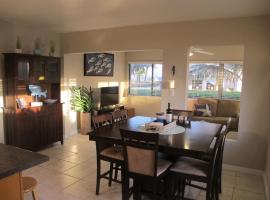 Fabulous one bedroom in West Bay, cottage sa West Bay