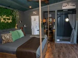 "Tarzan & Jane" Jungle-Themed Double Luxury Family Treehouse for 12 Near Dollywood & Pigeon Forge