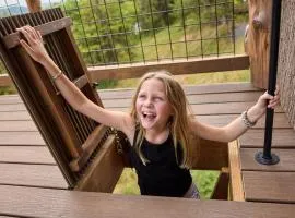 "Squirrels Gone Wild" Luxury Treehouse Adventure Near Dollywood & Pigeon Forge
