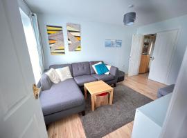 3BD Family Stay with a Garden Longbenton Newcastle, ваканционна къща в Нюкасъл ъпон Тайн