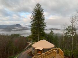 Junaluska @ Sky Ridge Yurts, hotel in Bryson City