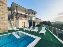 Business & Relax Villa in Alanya, Privacy, Pool, 3 Floors, Top-Class Home, villa in Alanya