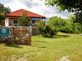 Countryside Cottage with Garden & Lake View, holiday rental in Peraía