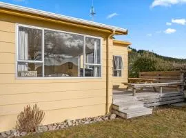 Lakeside Escape - Motuoapa Holiday Home