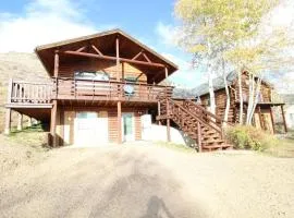 Yellowstone Lookout Lodge