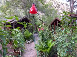 Canario Bungalows, cabin in Cıralı