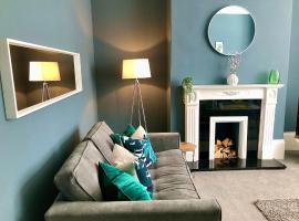 No 7 - Sunderland 3 Bed House with Parking, Sleeps 7, Quiet Location