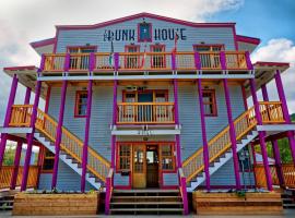 The Bunkhouse, hotel Dawson Cityben