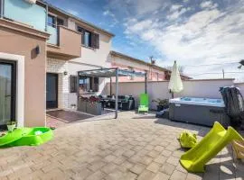 Amazing Home In Marcana With Jacuzzi