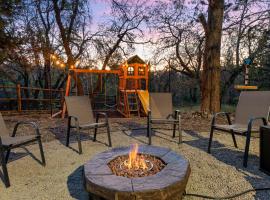Villa Grove by Rather Be Properties, hotel di Big Bear Lake