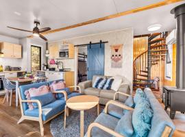 Delightful Container House with Views, hotel em Hartley