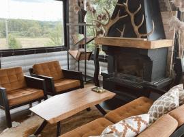 HYTTE - Cozy Stay For Families & Friends、Jagėlonys Kalniniaiのコテージ