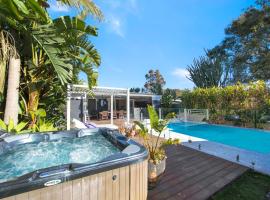 Woy Woy Staycation - Heated Pool & Hot Tub & Games Room, villa em Woy Woy