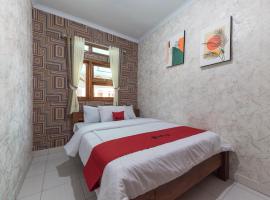 RedDoorz at Villa De ZamZam Ciater, hotel v destinaci Ciater
