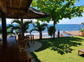 Marianita's cottages, hotel v Mambajau