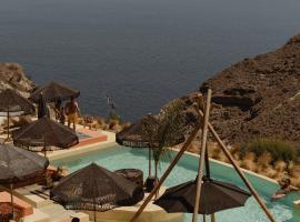 Divino Caldera, hotel with pools in Akrotiri