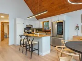 Modern Cabin 3/2 with cover garage