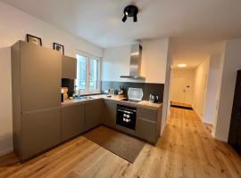 Workplace Apt/27inch Screen for 2 or 4/Kitchen, departamento en Offenbach