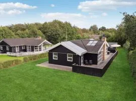 Stunning Home In Humble With Sauna, Wifi And 4 Bedrooms