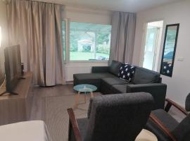 Majoituspalvelu Nurmi Apartment Peipontie 3 B, hotel em Raahe