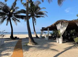 Mamagoa Beach Resort, hotel em Mandrem