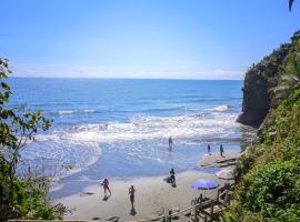 Cabaña Playa Ladrilleros, апартаменти з обслуговуванням у місті Playa Ladrilleros