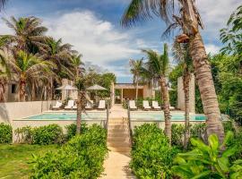 Santamar by Tao Beach Condos with Pool & Walk to Ocean, hotel Akumalban