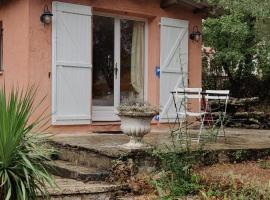 Sous les oliviers, hotel v destinaci Tourrettes