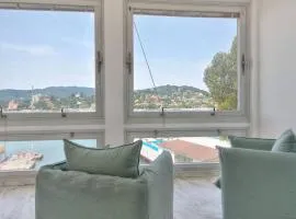 Carolina les pieds dans l'eau