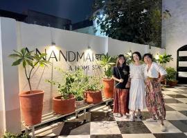 AnandMai Ghar - A Homestay in Gwalior, מלון בגוואליור