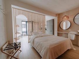 Chimay : La Chambre Blanche de la Grand Place, hotel v destinaci Chimay