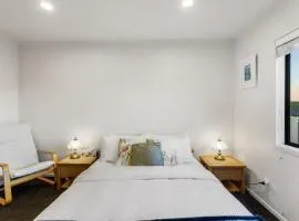 2 Bedroom Coastal North Shore Retreat - Parking
