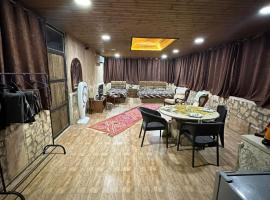 Sunset Roof apartment, hotel dekat Umm er-Rasas, Madaba