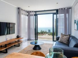Luxury Bellagio 302 with Sea Views and Inverter, hotel in Durban
