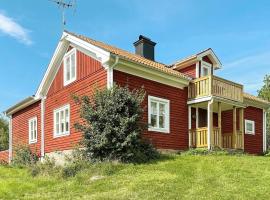 8 person holiday home in VALDEMARSVIK โรงแรมในวาลเดมาร์สวิค