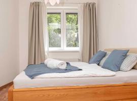 Castle View Apartment with free parking