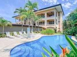 Condo Las Brisas near to Marina Herradura, free Pool and wifi