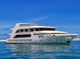 Liveaboard Adora