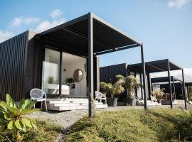 Aotearoa Surf Eco Pods, hotel with parking in Te Arai