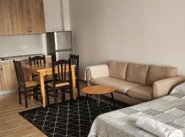 Big and beautiful apartment, apartamento em Tirana