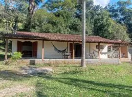 Tranquilidade e boa localização na Mata Atlântica